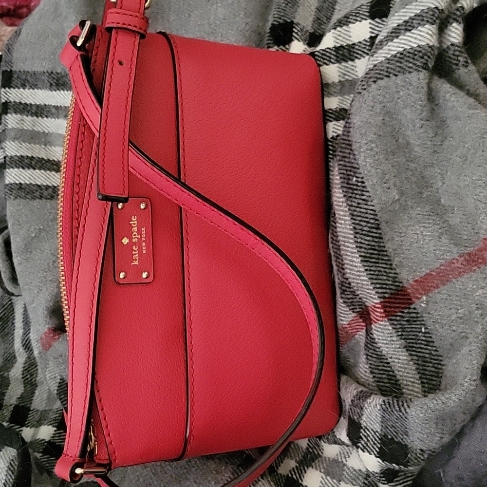 ❤️HP❤️ Kate Spade Grove Street Millie Crossbody - Red Carpet